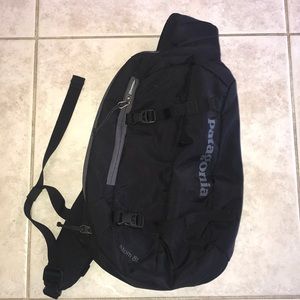 Patagonia 8L Black Atom Sling